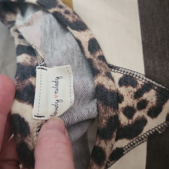 Leopard & Stripes ♥️ - Picture 5 of 5